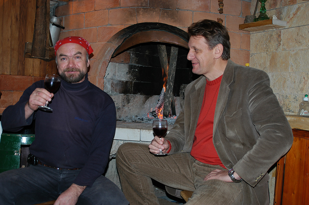 Vinski vitezovi Radoslav Bobanović i Željko Baradić začetnici degustacije vina u Ravnim kotarima 3. Vinski vitezovi Radoslav Bobanović i Željko Baradić začetnici degustacije vina u Ravnim kotarima